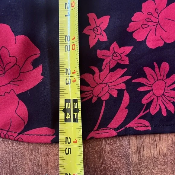 Like new Tinsel floral top - Picture 13 of 14